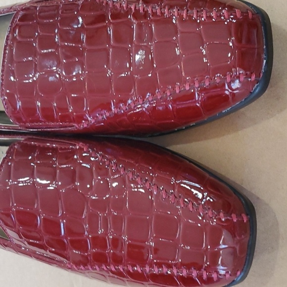 Hush Puppies Maroon NWT  Patent leather Croc pattern loafers 10M - Picture 9 of 9